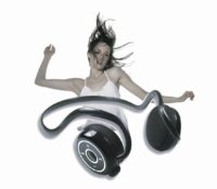 Image 1 : Un casque Bluetooth stéréo chez Com One