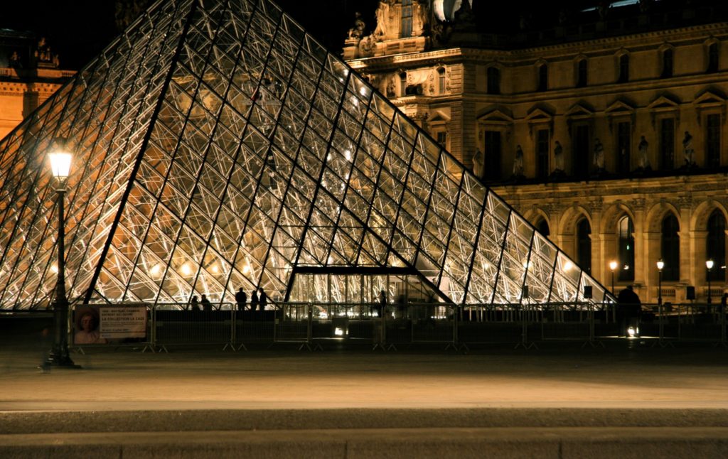 Image 1 : Nokia fait danser le Musée du Louvre