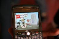Image 2 : RIM et SFR lance le BlackBerry Curve 8310 avec GPS depuis la Tour Eiffel