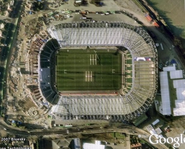 Image à la une de Les stades mythiques de rugby vus du ciel
