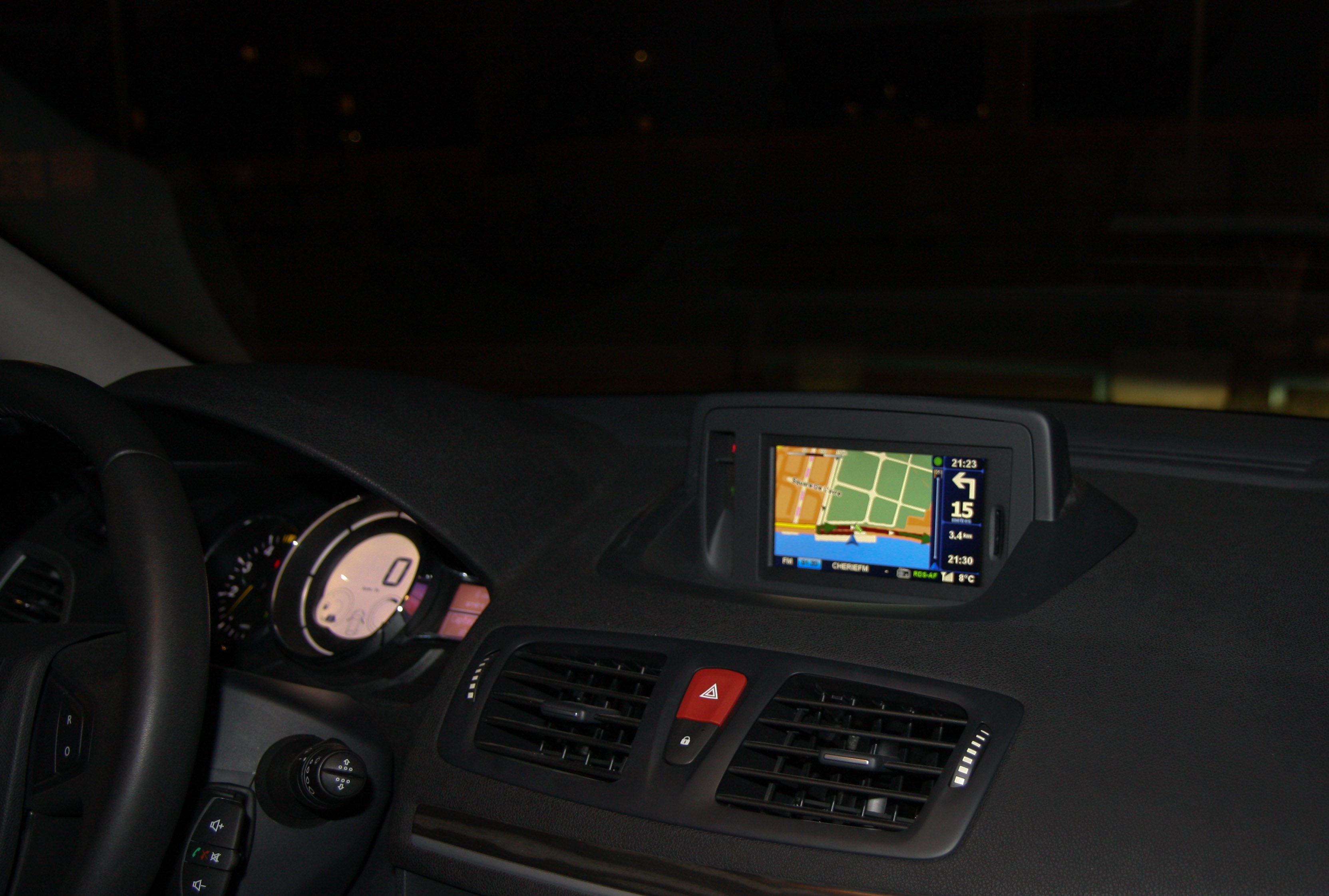 Le GPS Renault Carminat TomTom en détail
