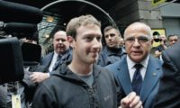 Image 1 : Le sweat à capuche de Zuckerberg peut-il gêner l'introduction en bourse de Facebook ?