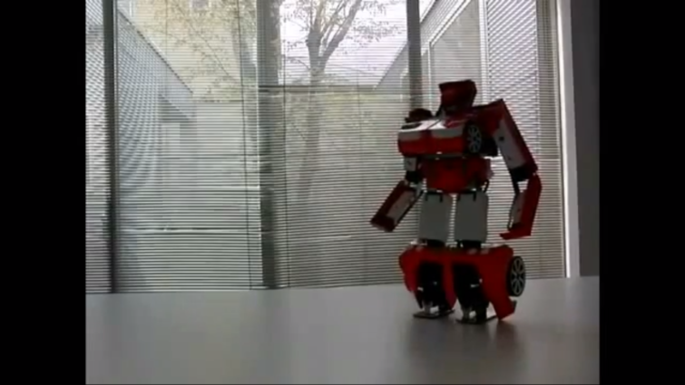 Image 1 : Un Japonais crée un véritable robot Transformers