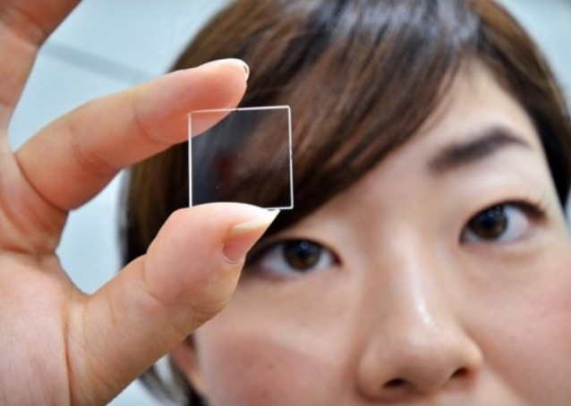 Image 1 : Hitachi invente le disque dur transparent indestructible