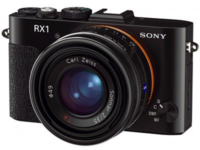 Image 1 : Alpha 99, RX1 : deux APN Sony plein format