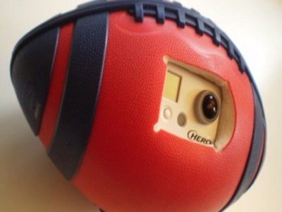 Image 1 : Une GoPro s’inscruste dans un ballon de foot américain