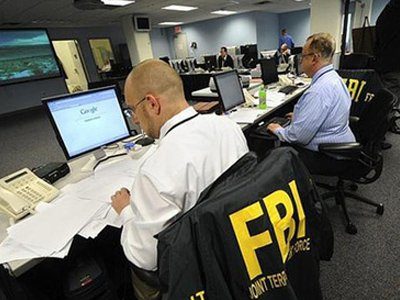Image 1 : Il entre sur les serveurs du FBI et vole 200 Go de données