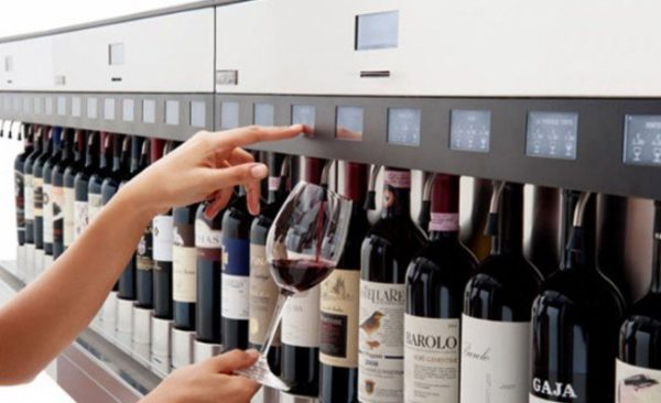 Image 2 : A New York, un bar met en place un distributeur automatique de vin