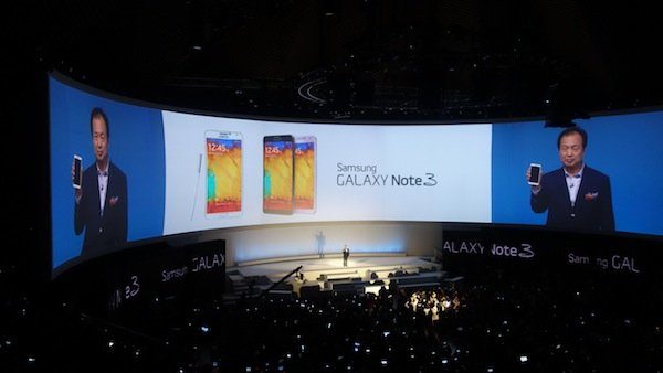 Image 1 : [IFA] Galaxy Note 3 : Samsung garde le concept et change le reste