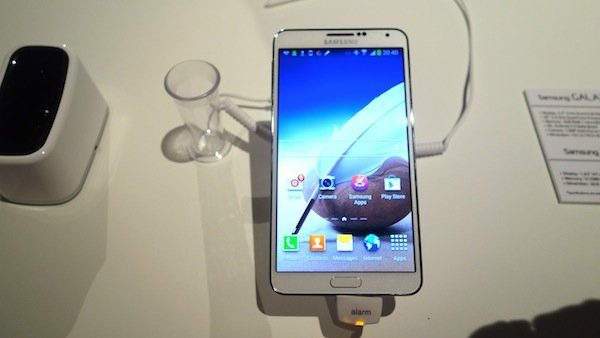 Image 2 : [IFA] Galaxy Note 3 : Samsung garde le concept et change le reste