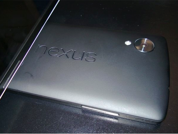 Image 1 : Le Nexus 5 de Google se dévoile en photo et en fiche technique
