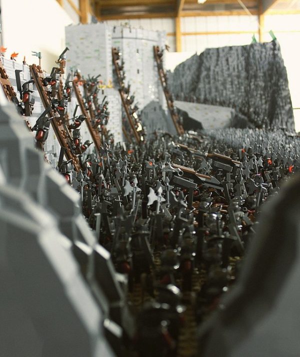 Image 5 : Le Seigneur des anneaux : le Gouffre de Helm en 150 000 LEGO