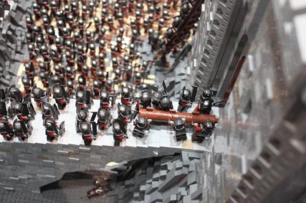 Image 3 : Le Seigneur des anneaux : le Gouffre de Helm en 150 000 LEGO