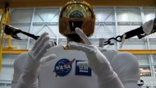 Image 2 : Robonaut, le robot de la NASA change de jambes