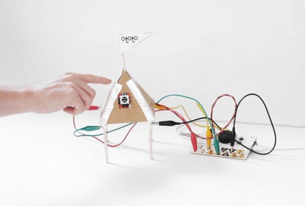 Image 4 : Ototo transforme les objets du quotidien en instruments de musique