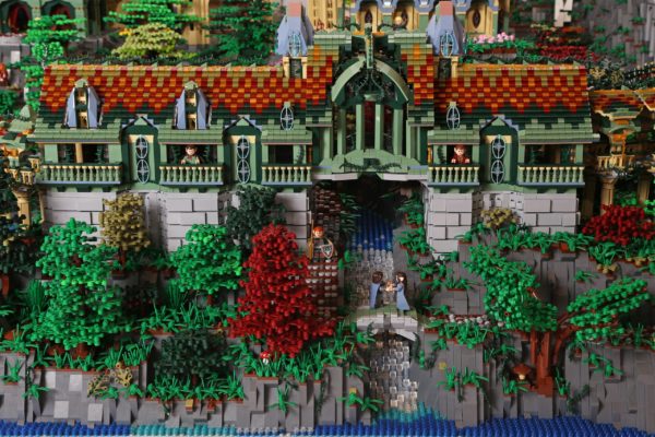 Image 2 : Lego : 200 000 briques pour la cité elfe du Seigneur des Anneaux