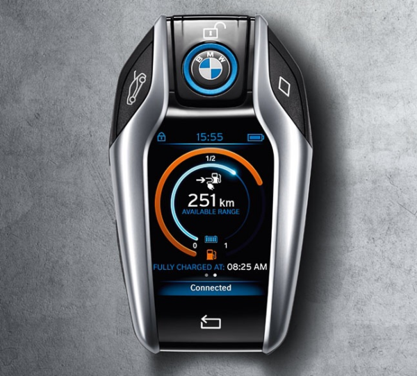 Image 1 : BMW i8 : une clé intelligente avec écran intégré