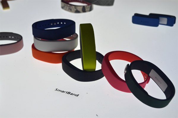 Image 1 : Sony lance SmartBand son bracelet connecté