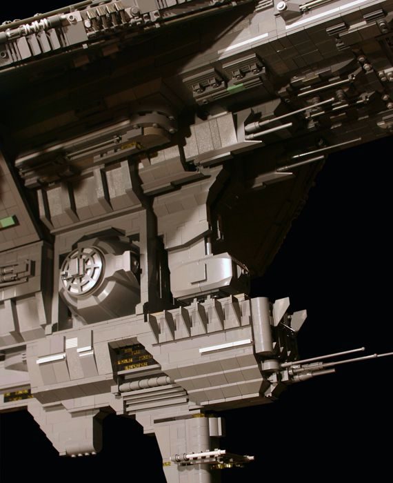 Image 5 : le vaisseau de Halo Wars réalisée en Lego