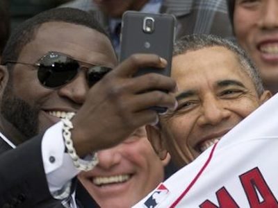 Image 1 : Samsung s'empare d'un selfie avec Obama, la Maison Blanche attaque