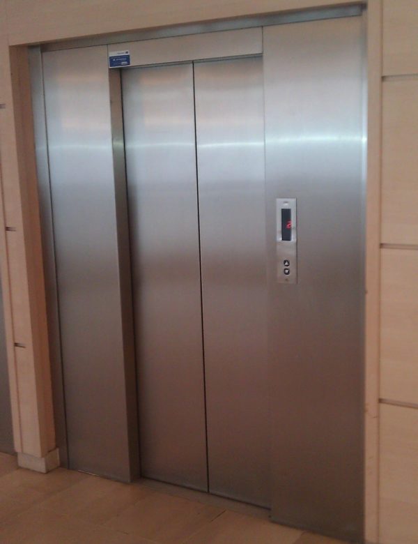 Image 2 : Un ascenseur qui monte à 60 km/h, ça vous tente ?