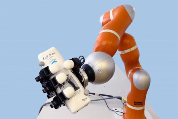 Image 4 : Cette main robotique peut attraper un objet à la volée