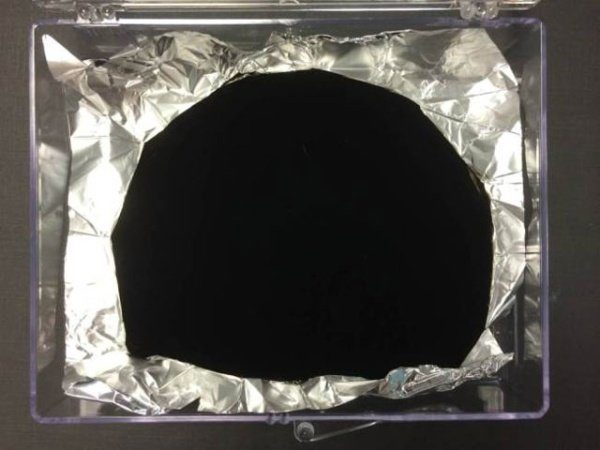 Image 1 : La plus sombre des matières s’appelle Vantablack