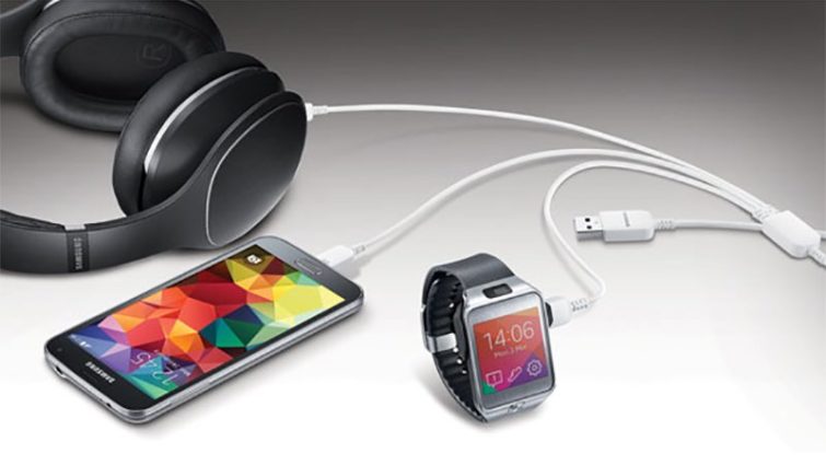 Image 1 : Ce câble Samsung recharge 3 smartphones en même temps