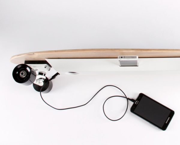 Image 4 : Chargeboard : ce skate sait aussi recharger votre téléphone
