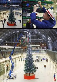 Image 2 : 10m de haut, 325 tonnes : le grand sapin de Noël en Lego