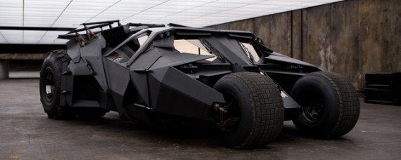 Image 2 : La Batmobile se décline en poussette