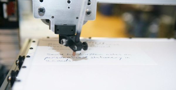 Image 4 : Bond, le robot qui imite votre écriture à la perfection