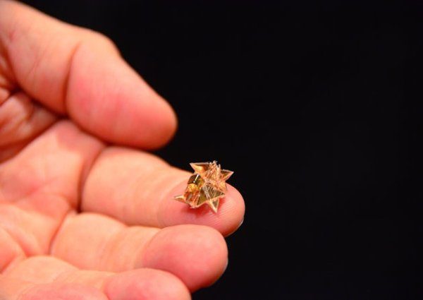 Image 1 : Le MIT crée un mini drone pliable et biodégradable
