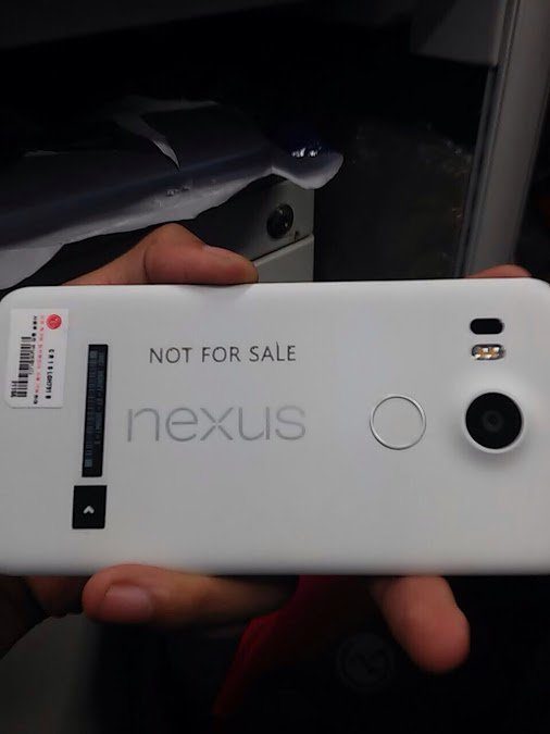 Image 1 : Le nouveau Nexus 5 montre son dos