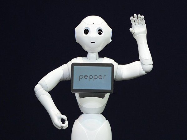 Image 1 : Le robot Pepper arrive en France et fait ses premiers pas dans un supermarché
