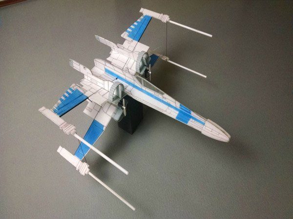 Image 1 : Fabriquer son X-Wing T-70 soi-même ? C’est possible !