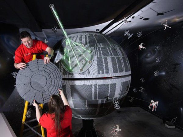 Image 2 : L'étoile de la mort de Star Wars en 650 000 LEGO