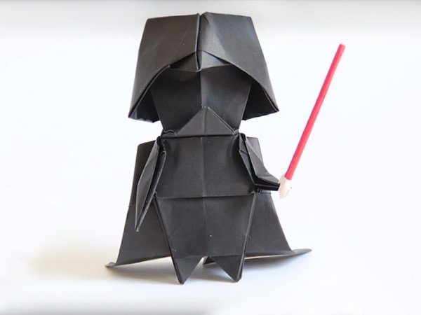 Image 1 : Dark Vador en origami : le tuto c'est par ici