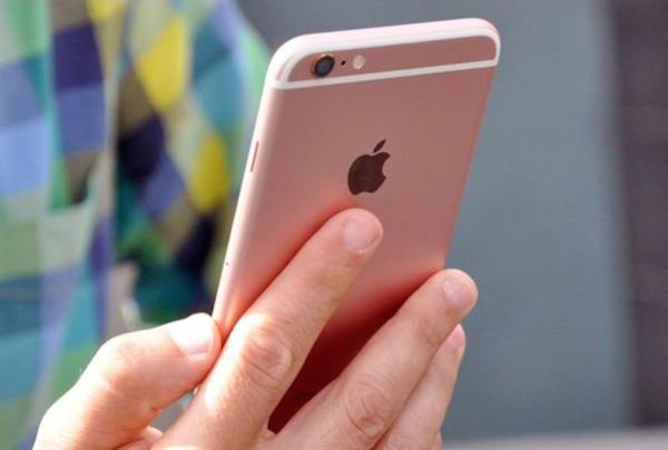 Image 1 : [MàJ] L'iPhone a failli être interdit en France