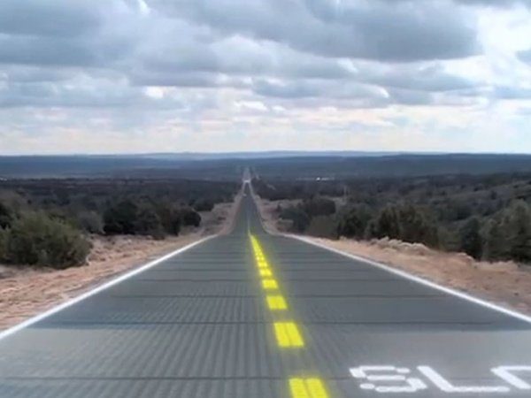 Image 1 : Des panneaux photovoltaiques sur les routes françaises