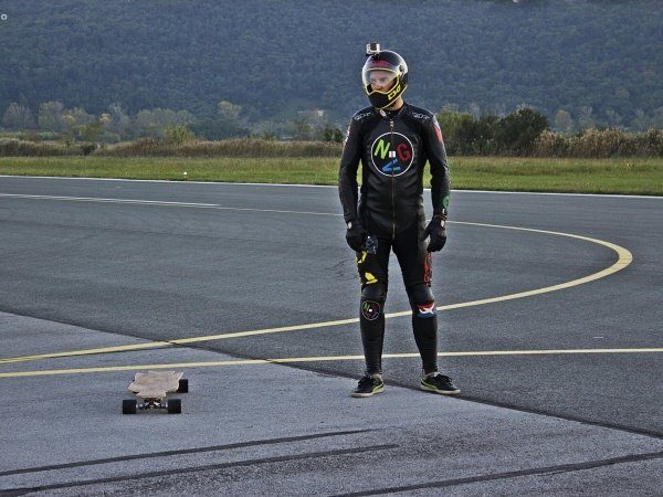 Image 2 : 96 km/h en skateboard électrique : record du monde battu !