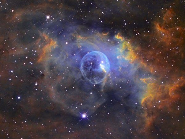 Le Telescope Hubble Photographie Une Nebuleuse A 7000 Annees Lumiere