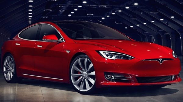 Image 1 : La Tesla Model S se met à jour