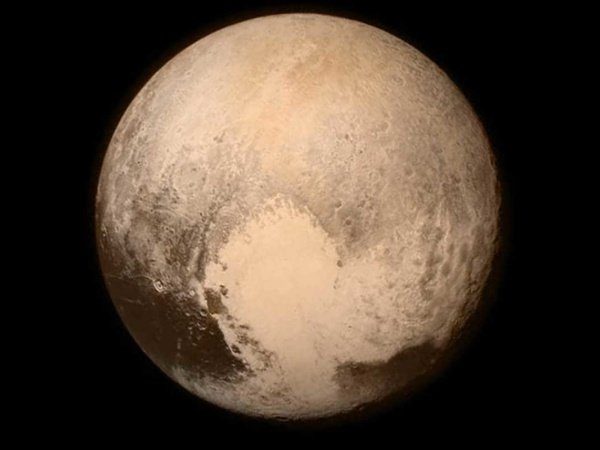Image 1 : Pluton aurait suivi son cœur
