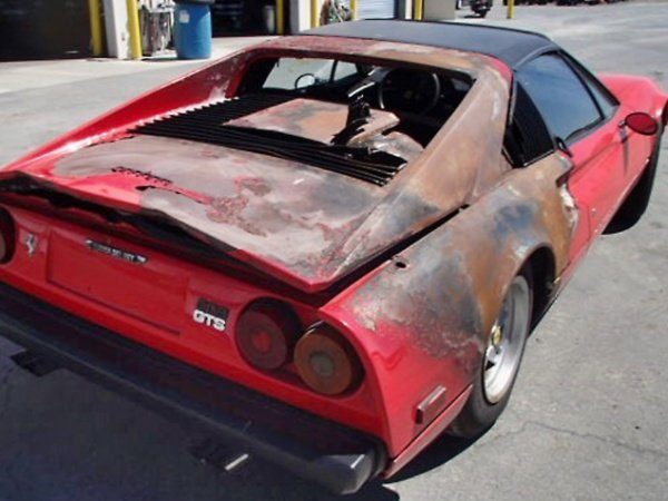 Image 2 : La Ferrari de Magnum transformée en voiture électrique