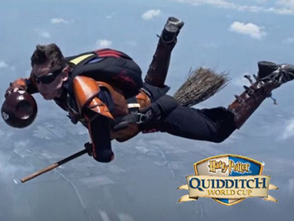 Image 1 : Parachutistes + balais = match de quidditch obligatoire