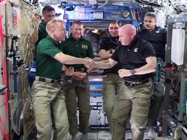 Image 3 : Nasa : un jour typique sur l'ISS et sur Snapchat