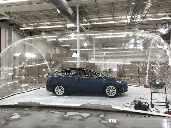 Image 1 : Le filtre à particule de Tesla est tellement efficace qu'il purifie l'air autour de la voiture