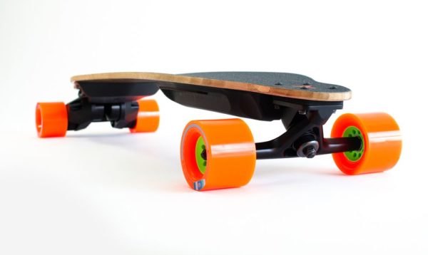 Image 1 : Boosted Board : le skateboard électrique s'améliore