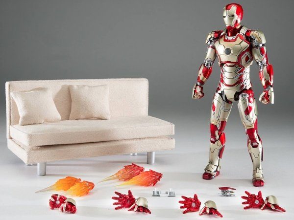 Image 1 : Iron Man + canapé : enfin, la figurine